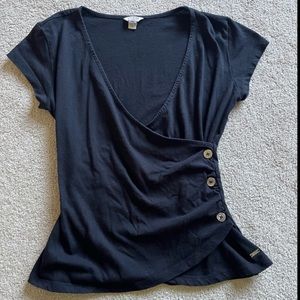 Guess v neck top